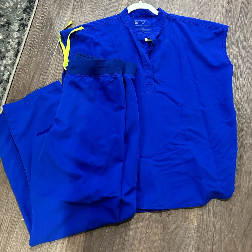 Figs electric blue scrub set